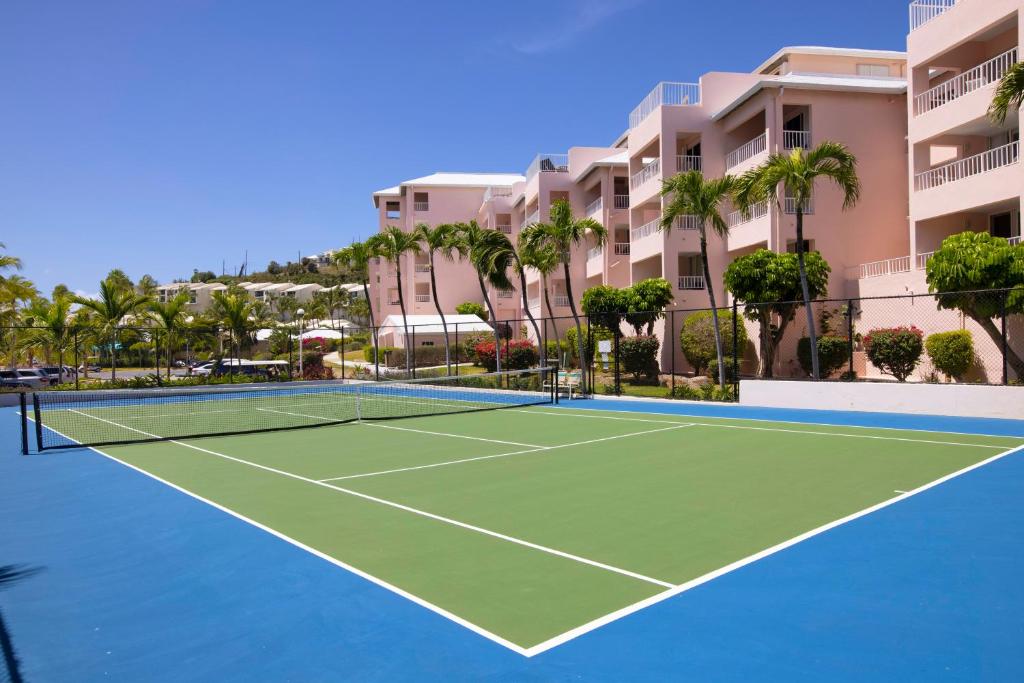 Tenis a/nebo squash v ubytování Elysian Beach Resort nebo okolí