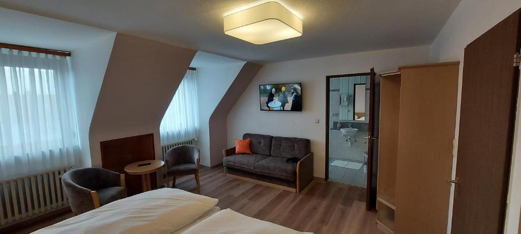 Hotel Astoria - Habitación Triple Con Baño Privado