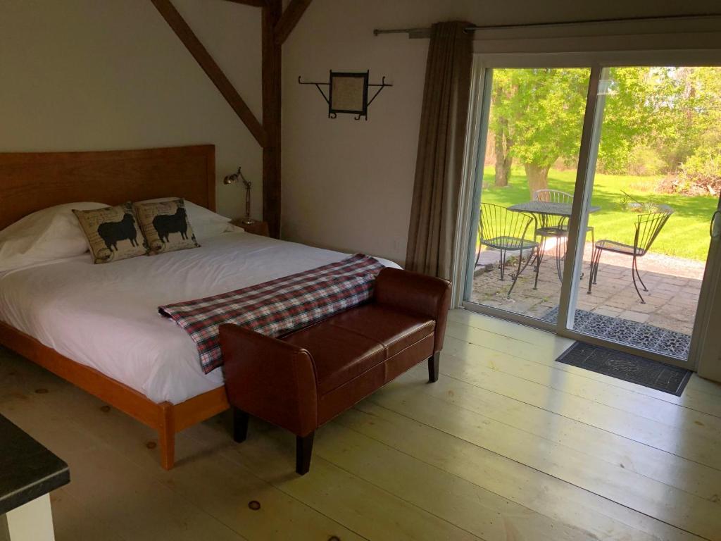 Postel nebo postele na pokoji v ubytování Shoreham Inn Bed & Breakfast