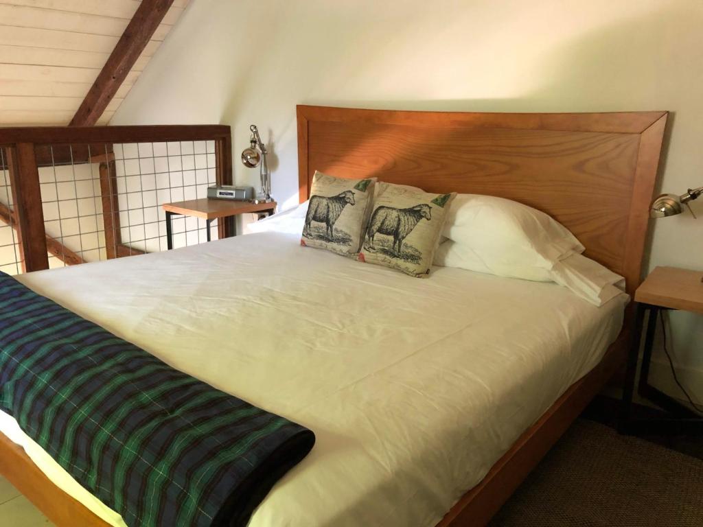 Postel nebo postele na pokoji v ubytování Shoreham Inn Bed & Breakfast