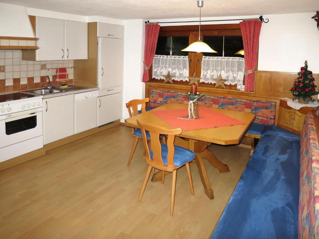 Kuchyň nebo kuchyňský kout v ubytování Holiday Home Egger by Interhome