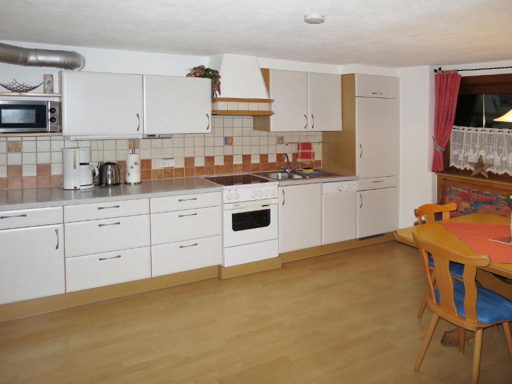 Kuchyň nebo kuchyňský kout v ubytování Holiday Home Egger by Interhome