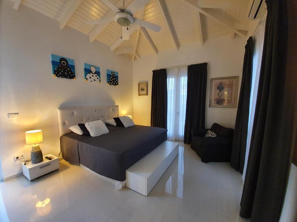 Katil atau katil-katil dalam bilik di PENTHOUSE Jan Thiel Curacao