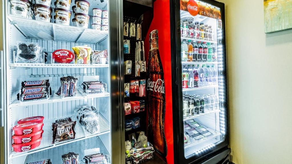 Supermarket nebo jiné obchody v  hotelu nebo okolí