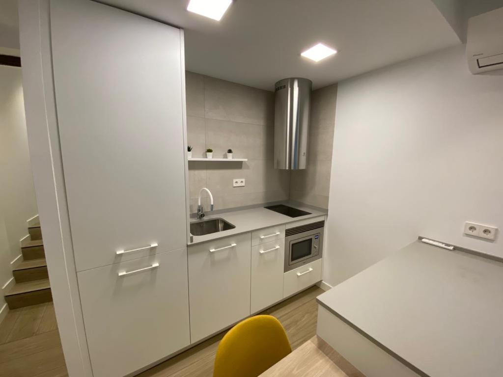Kuchyň nebo kuchyňský kout v ubytování LINEROS SUITE