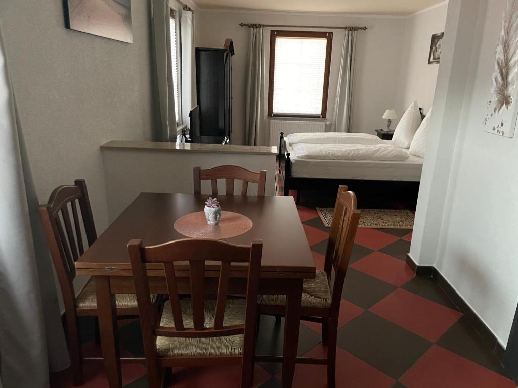Postel nebo postele na pokoji v ubytování Hotel Roma