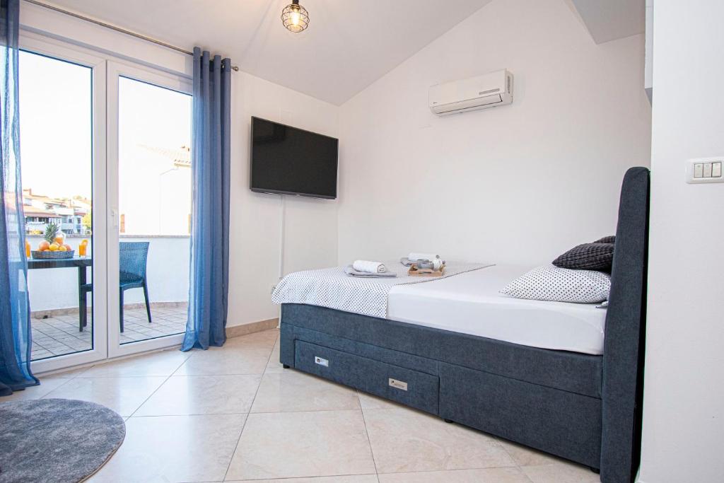 Posteľ alebo postele v izbe v ubytovaní APARTMENT SUN