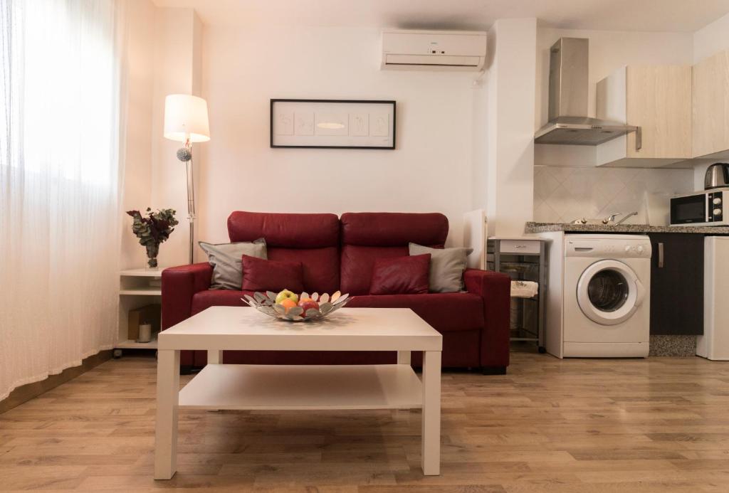 A kitchen or kitchenette at R&M ALOJAMIENTOS C/SIERPES 46