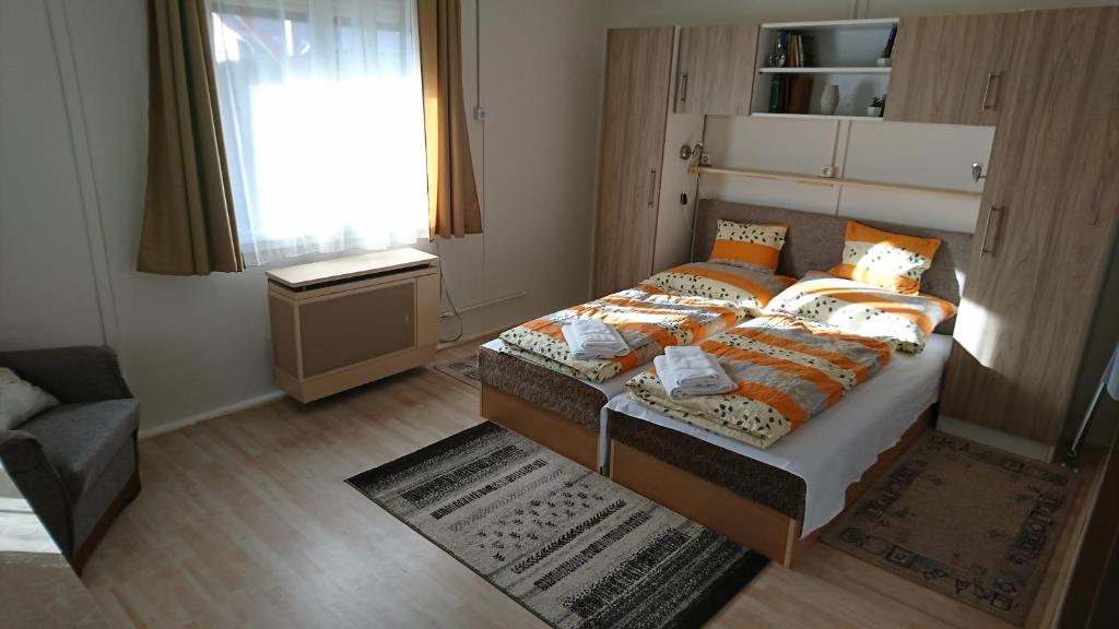Posteľ alebo postele v izbe v ubytovaní Zalakaros Panoráma Apartmanok