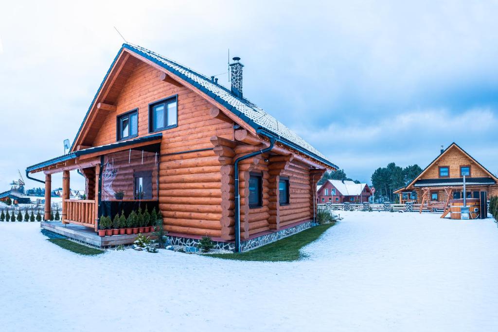 Zrúboček / Log Cabin v zimě