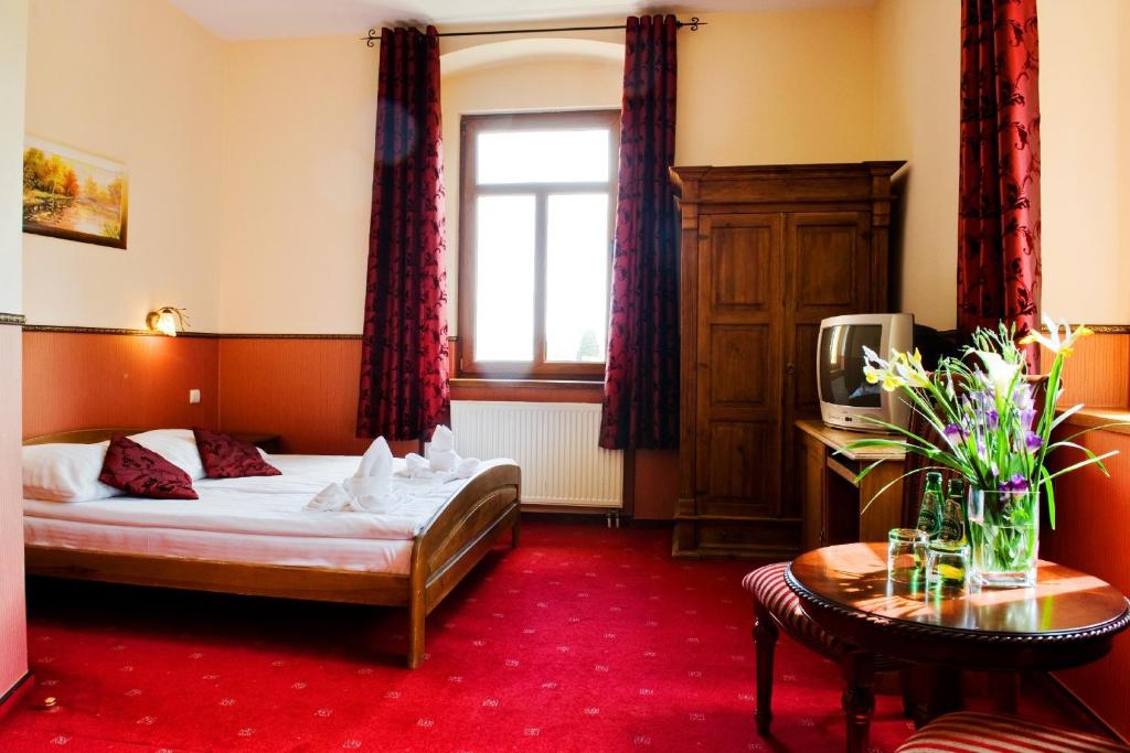 Postel nebo postele na pokoji v ubytování Perła Karkonoszy SPA - W samym centrum Karpacza