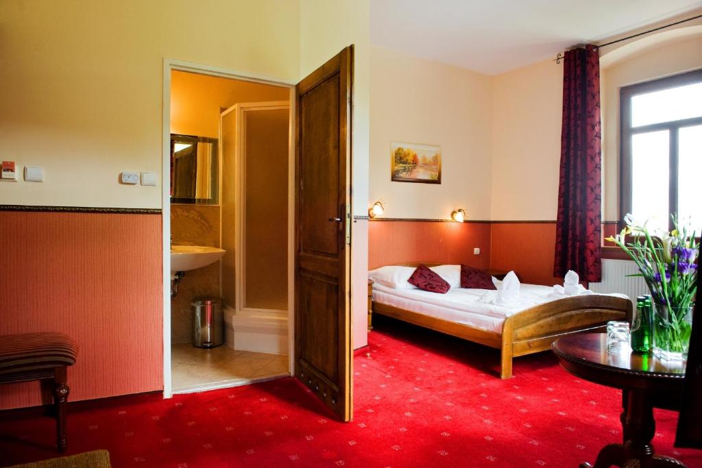 Postel nebo postele na pokoji v ubytování Perła Karkonoszy SPA - W samym centrum Karpacza