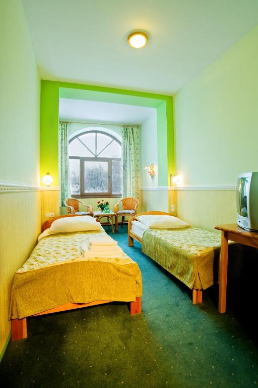 Postel nebo postele na pokoji v ubytování Perła Karkonoszy SPA - W samym centrum Karpacza