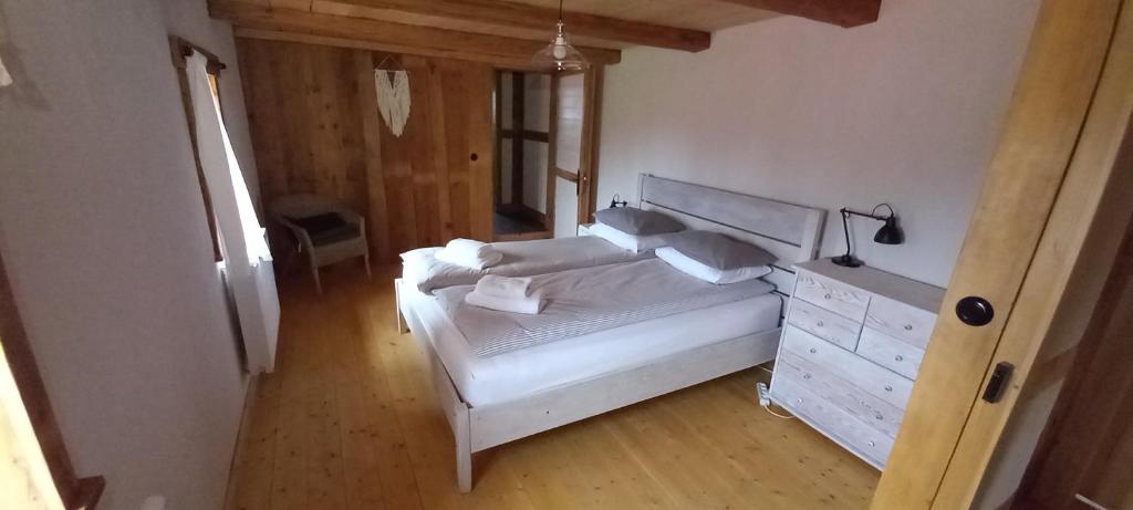 Postel nebo postele na pokoji v ubytování Izerski dom