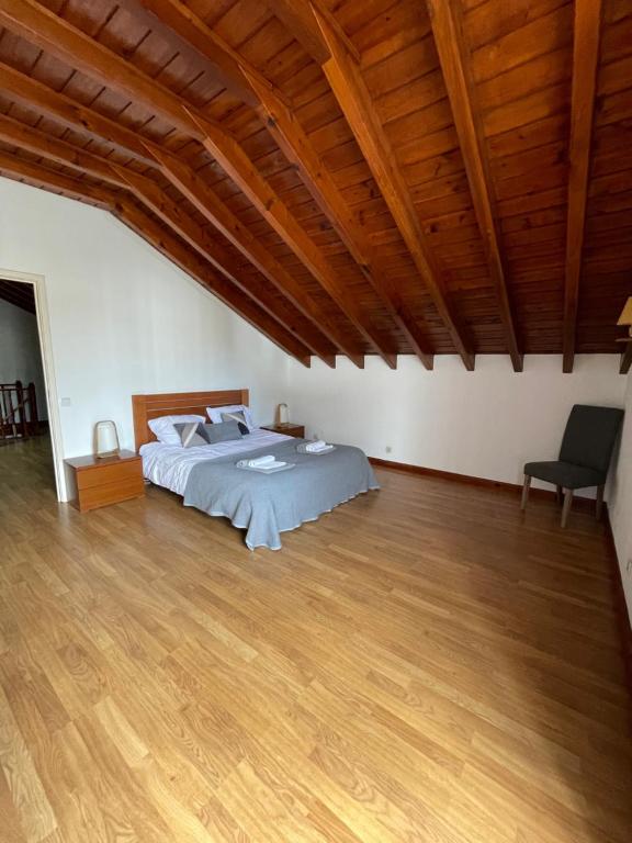 a bedroom with a bed and a wooden ceiling at Arco´s Apartment 2 in Ponta Delgada
