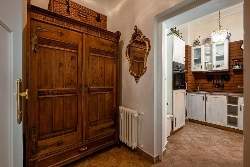 Kuchnia lub aneks kuchenny w obiekcie St. Terezie - Baroque Residence