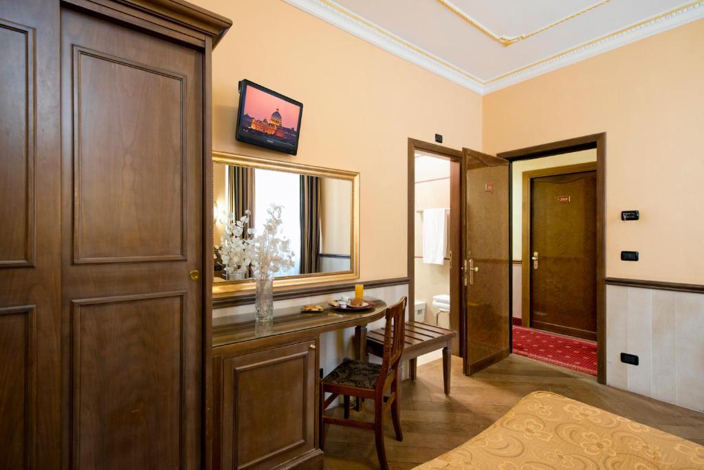 TV a/nebo společenská místnost v ubytování Hotel Marco Polo Rome