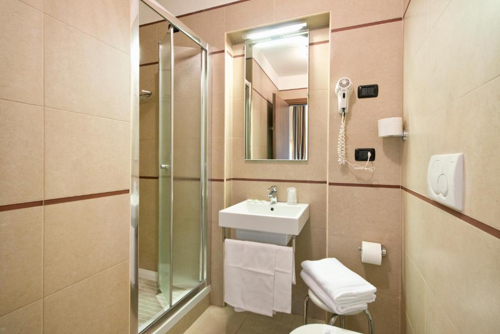 Koupelna v ubytování Hotel Marco Polo Rome