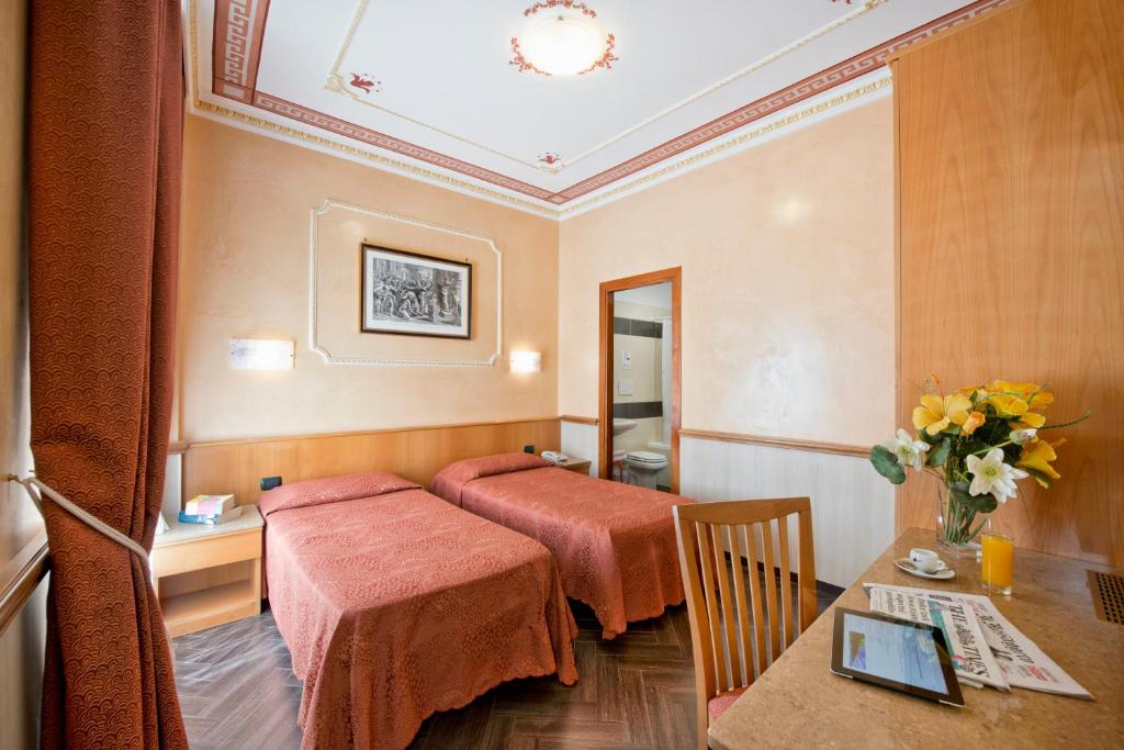 Postel nebo postele na pokoji v ubytování Hotel Marco Polo Rome