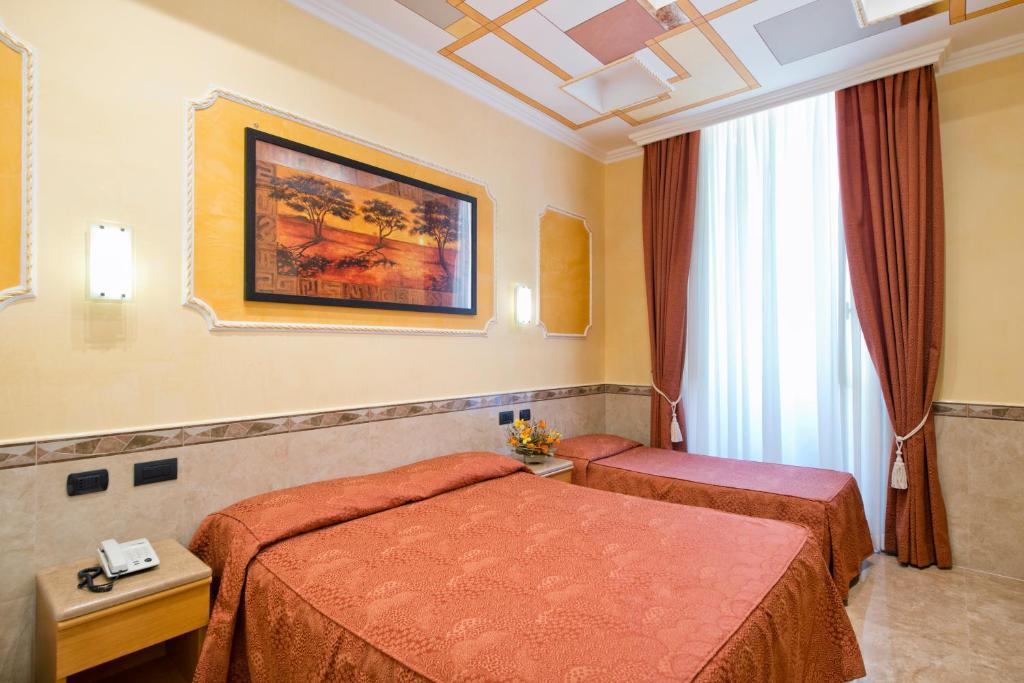 Postel nebo postele na pokoji v ubytování Hotel Marco Polo Rome