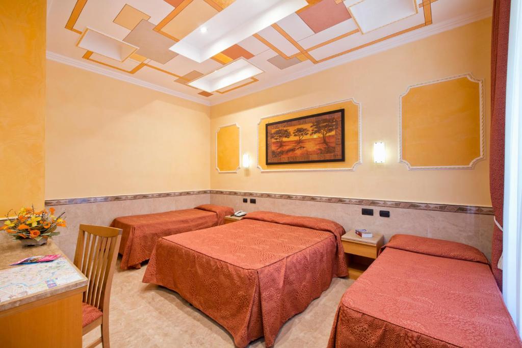 Postel nebo postele na pokoji v ubytování Hotel Marco Polo Rome