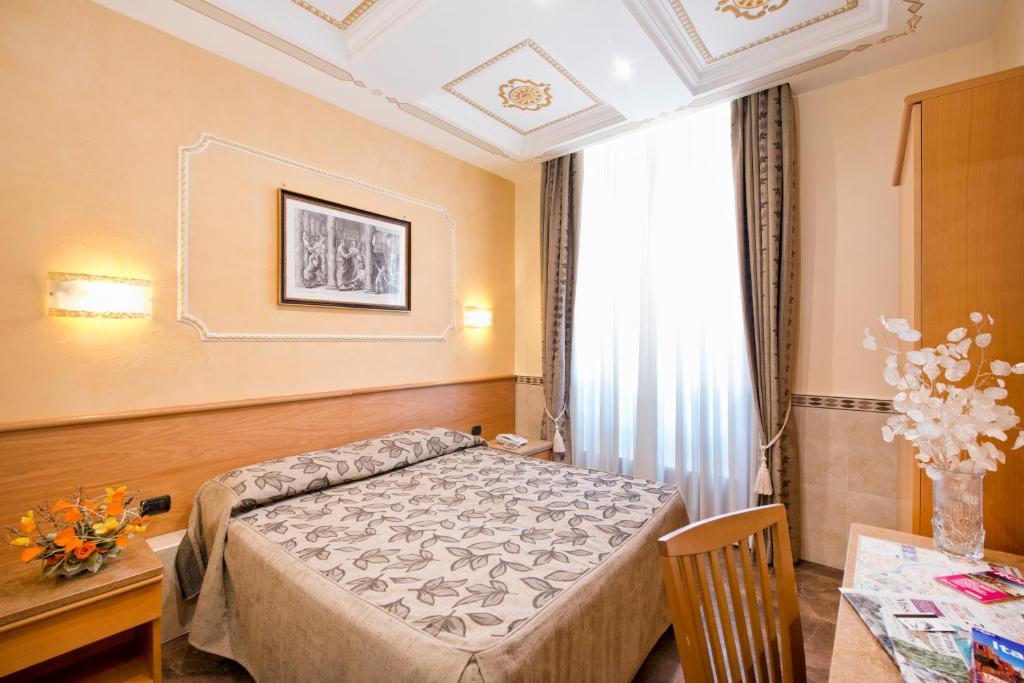 Postel nebo postele na pokoji v ubytování Hotel Marco Polo Rome