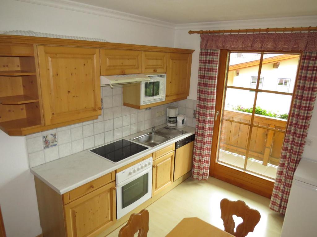 Kuchyňa alebo kuchynka v ubytovaní Landhaus Dorfer