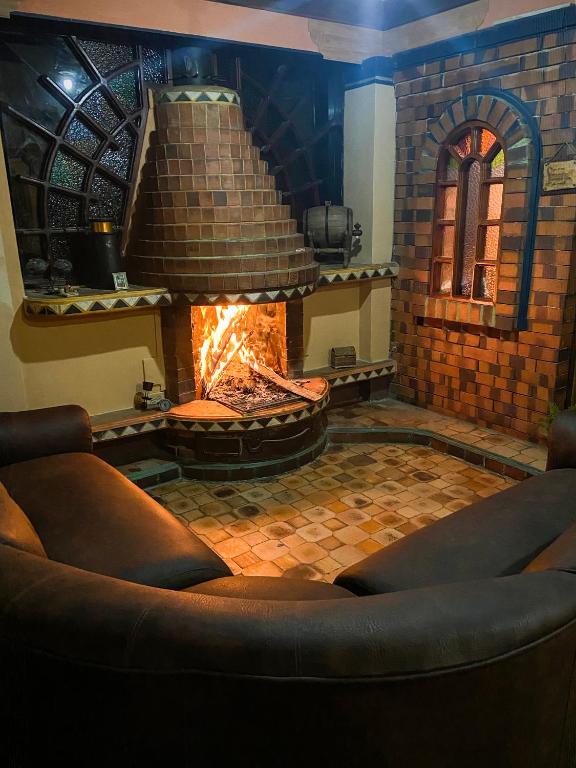 Posezení v ubytování Alondra Posada Turística, escape con chimenea a una hora de Bogotá