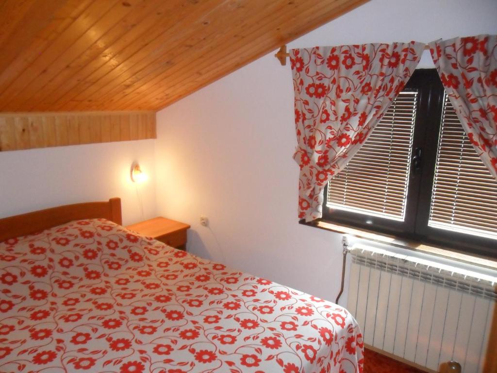 Postel nebo postele na pokoji v ubytování Pansion Bijela Ruža - a la carte
