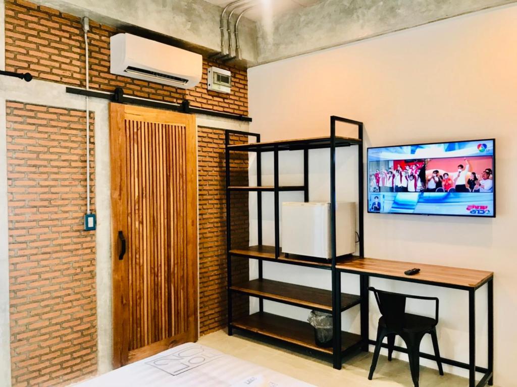 TV a/nebo společenská místnost v ubytování Loft 202 Hotel