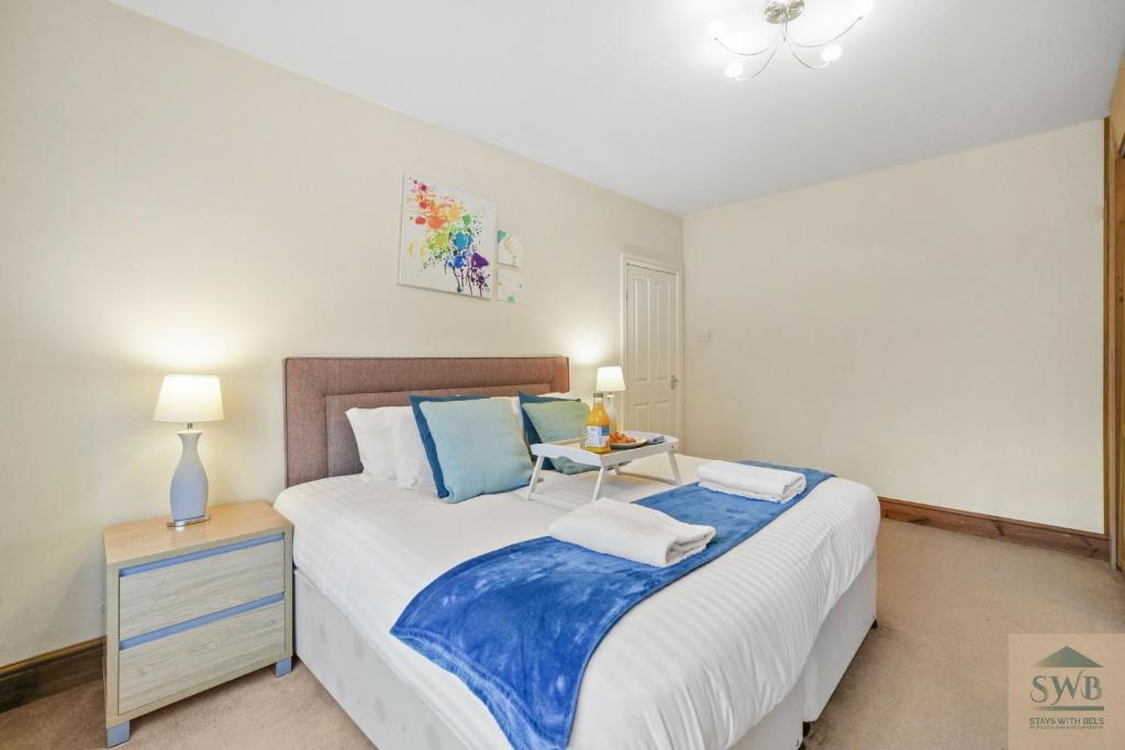 Stays with Bels Short Lets Serviced Accommodation Nottingham contractors & Leisure up to 7 guests