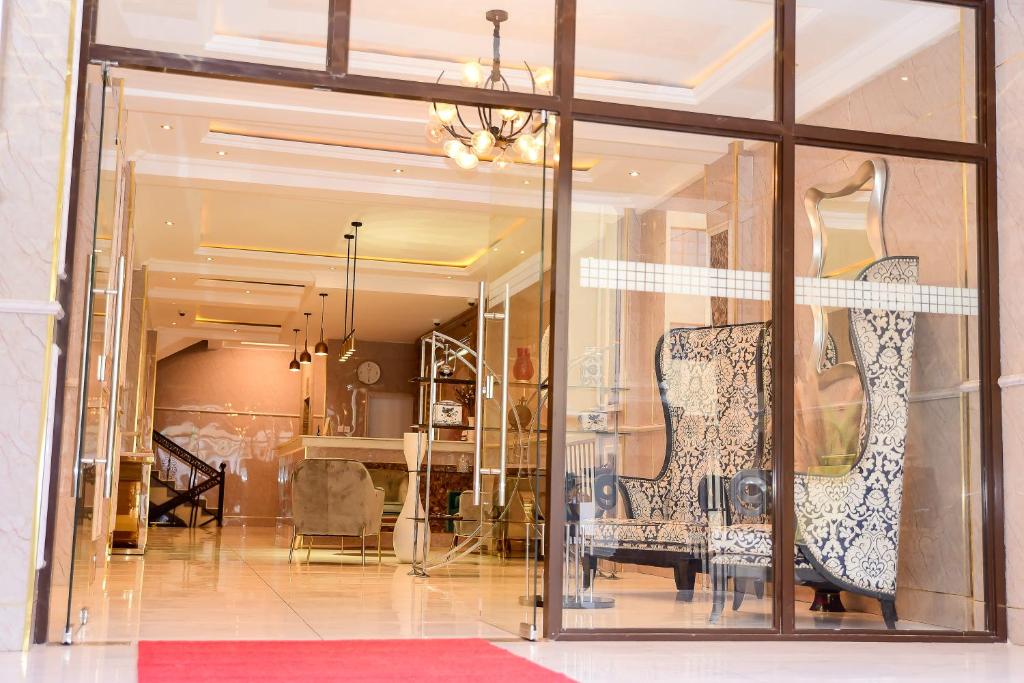 a window of a store with a guitar in it at LA BEILA HOTEL MERU in Meru