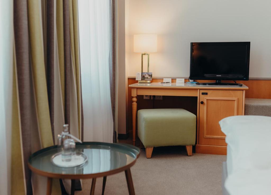 TV a/nebo společenská místnost v ubytování Hotel Jungclaus