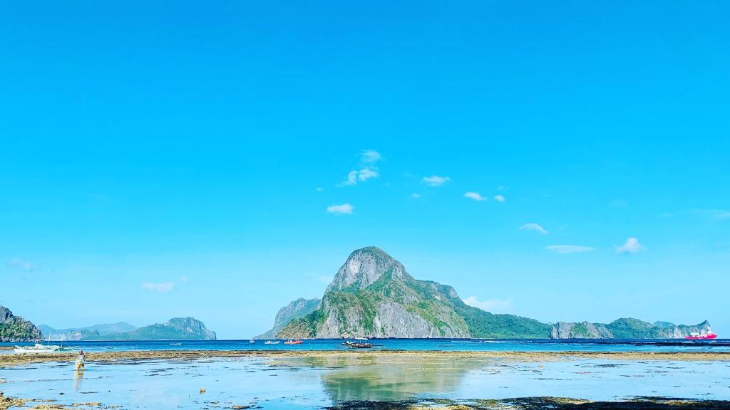 a view of a beach with a mountain in the water at Hidden of Cailan Inn in El Nido