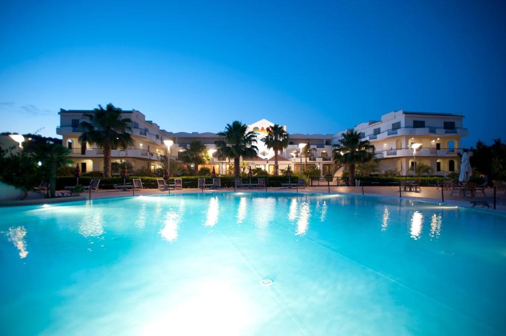 Bazén v ubytování Oasiclub Hotel nebo v jeho okolí