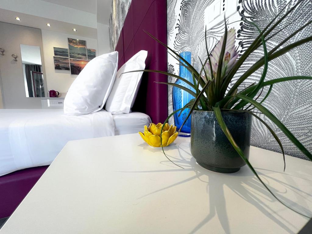 Postel nebo postele na pokoji v ubytování Hotel Rossovino Como