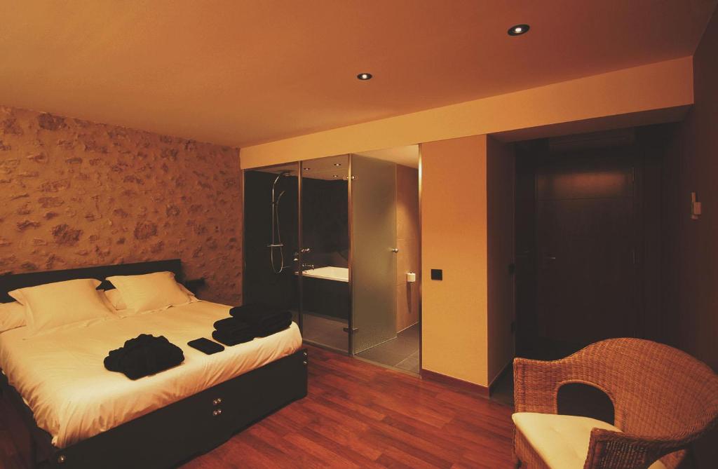 Postel nebo postele na pokoji v ubytování Hotel Mas Oliveres Pla de Palau