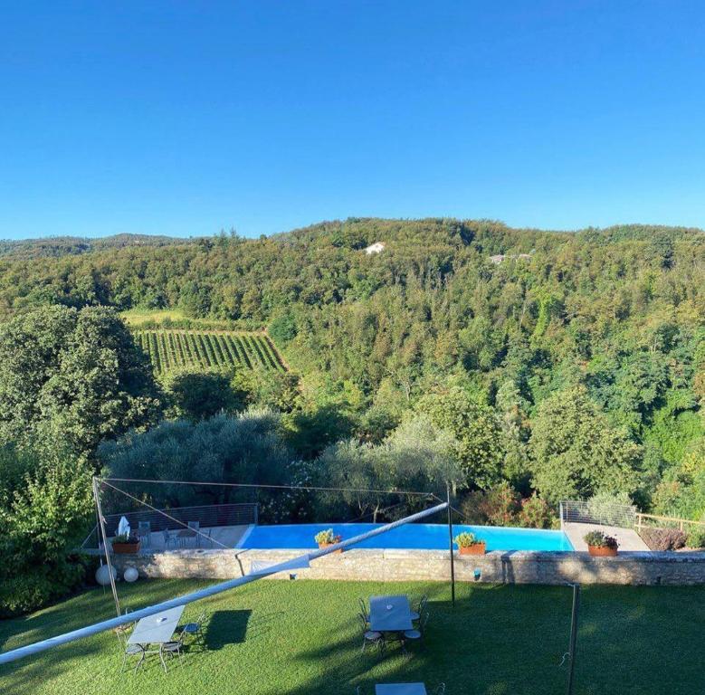 Basen w obiekcie Agriturismo Le Vescovane lub w pobliżu