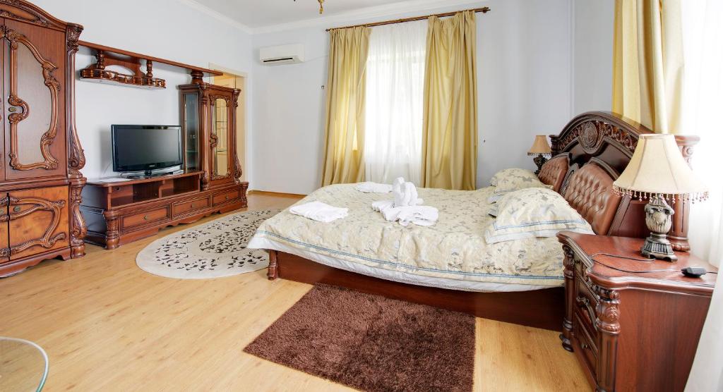 TV a/nebo společenská místnost v ubytování Pearl Mini-Hotel