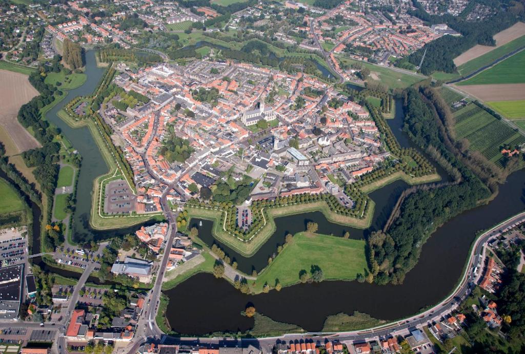 Letecký snímek ubytování Hotel Hulst