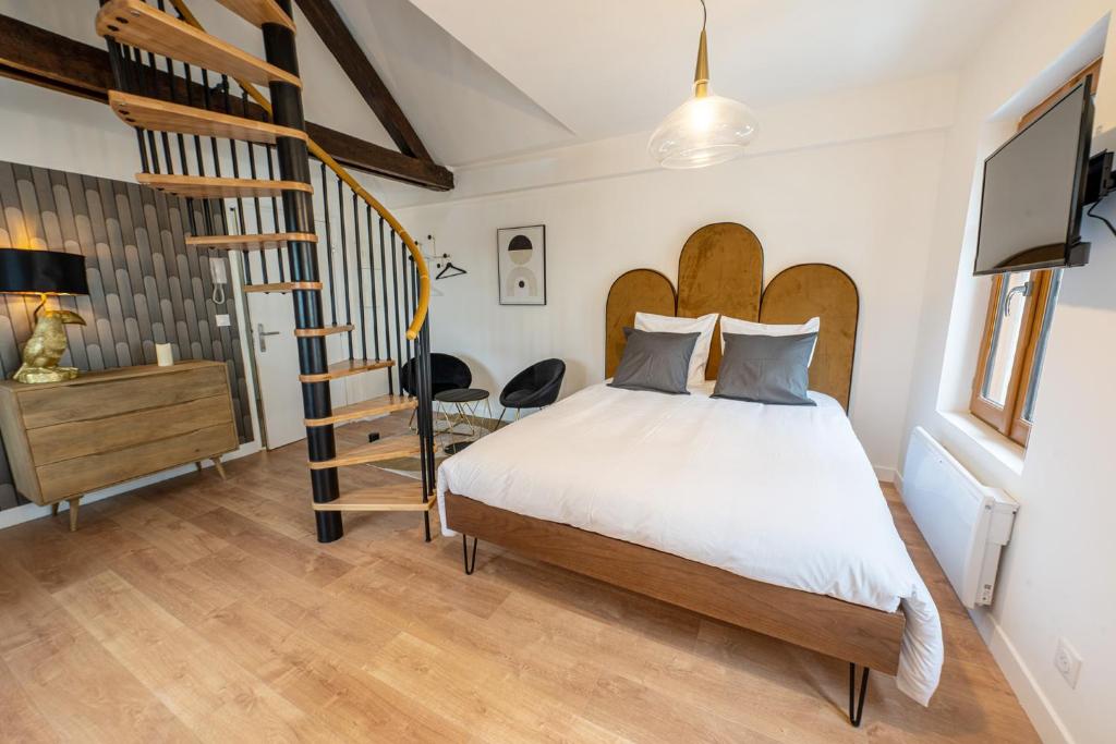 Postel nebo postele na pokoji v ubytování L'elegant - Appart'Hotel Le Gatsby