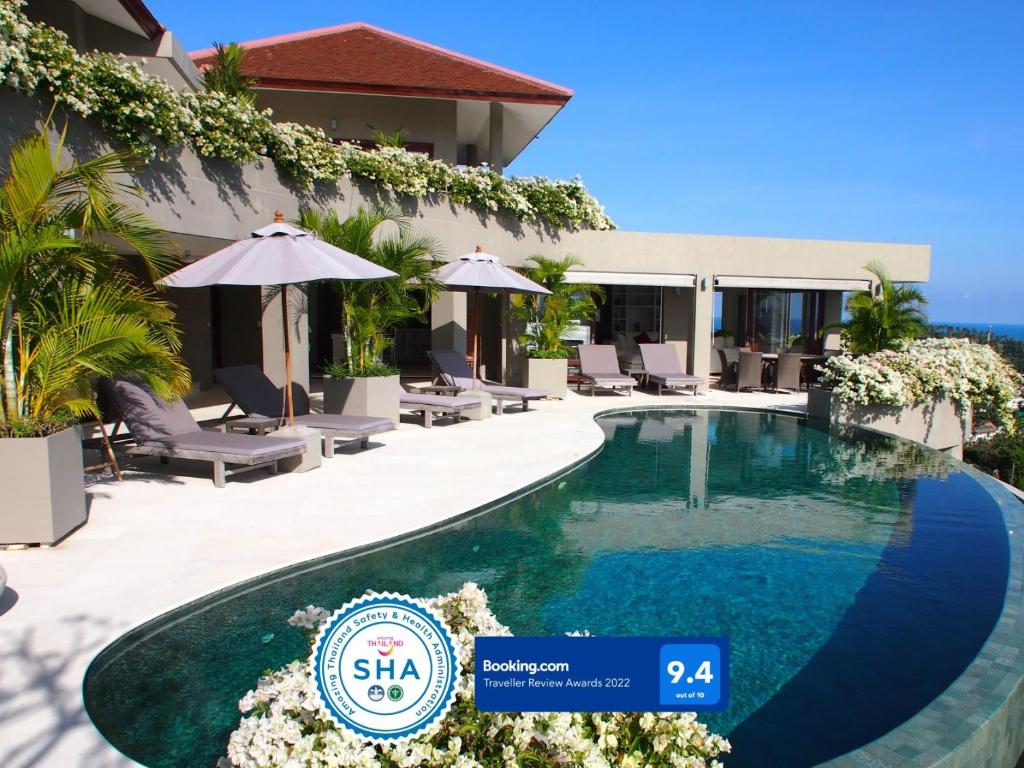 Cette villa offre une vue sur la piscine. dans l'établissement Panorama Summit - Seaview Private Villa, à Choeng Mon Beach
