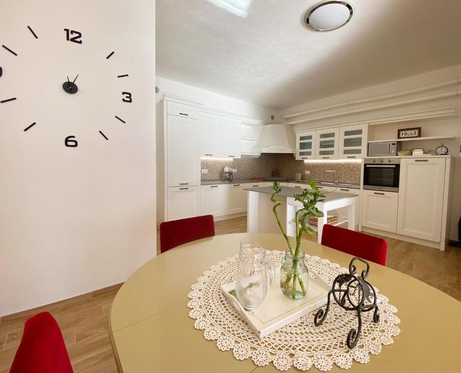 Kuchyň nebo kuchyňský kout v ubytování Big Apartment With Lake View and Two Bedrooms