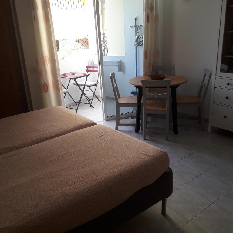 A bed or beds in a room at Edificio Gavota