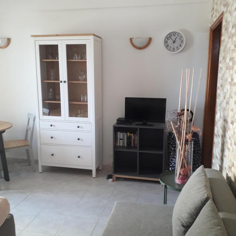 A television and/or entertainment centre at Edificio Gavota
