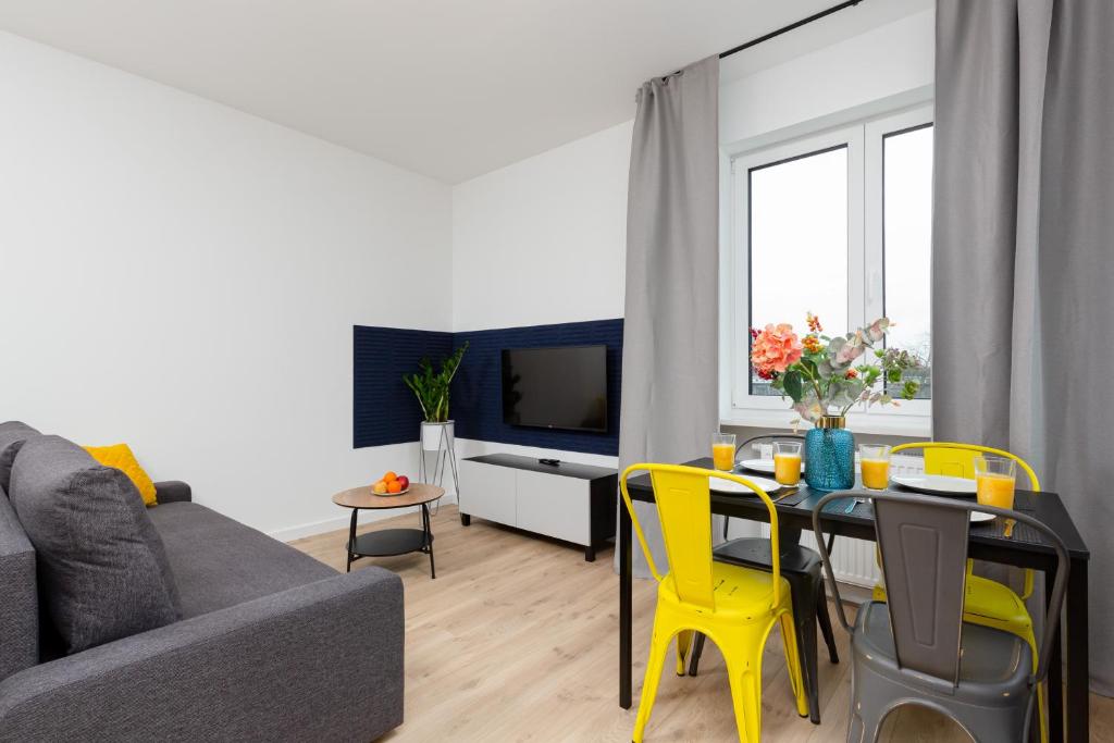 Televízia a/alebo spoločenská miestnosť v ubytovaní Artistic Żoliborz Apartments by Noclegi Renters