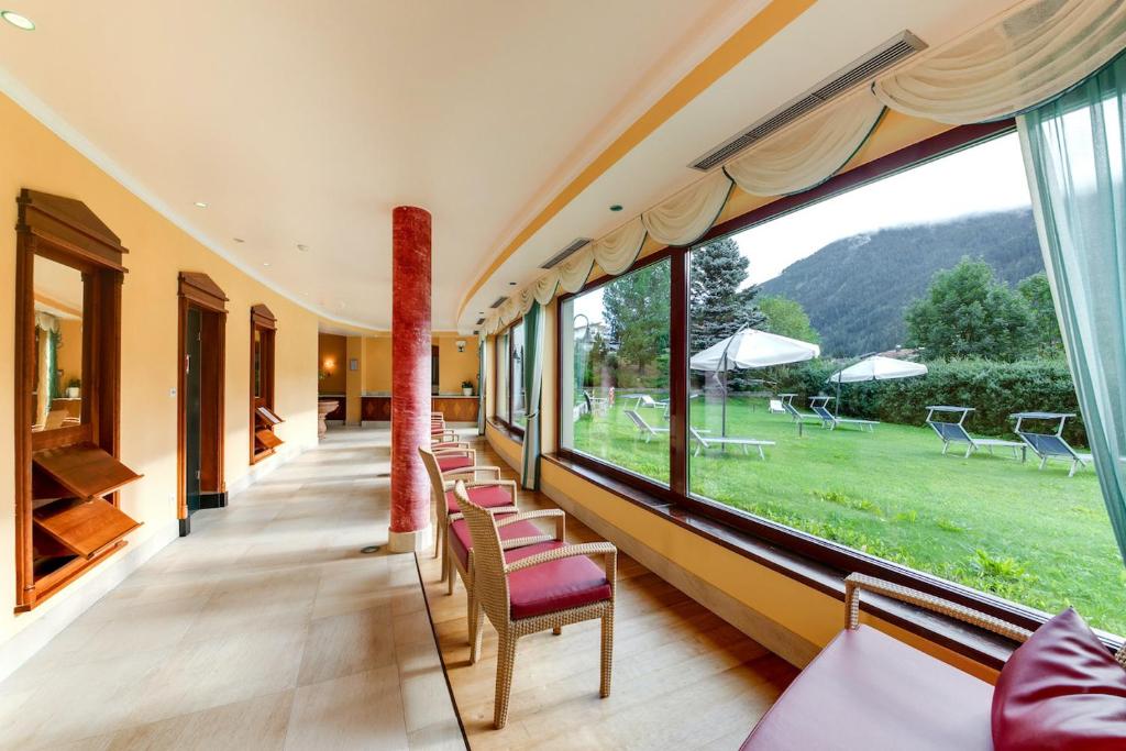 Nespecifikovaný výhled na hory nebo výhled na hory při pohledu z hotelu
