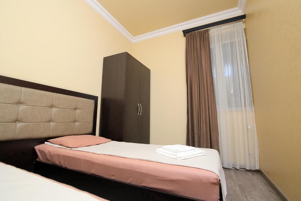 Postel nebo postele na pokoji v ubytování MBM Hotel Yerevan
