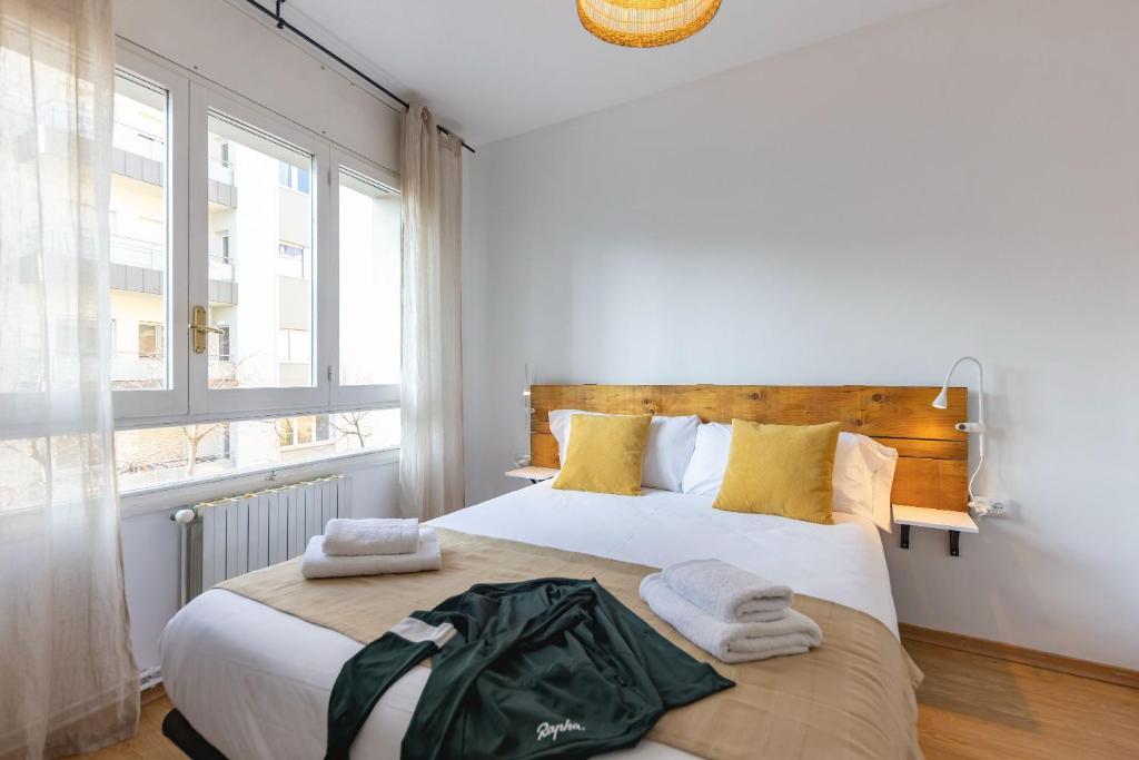 Postel nebo postele na pokoji v ubytování Bravissimo El Lleó, bright 4-bedroom apartment