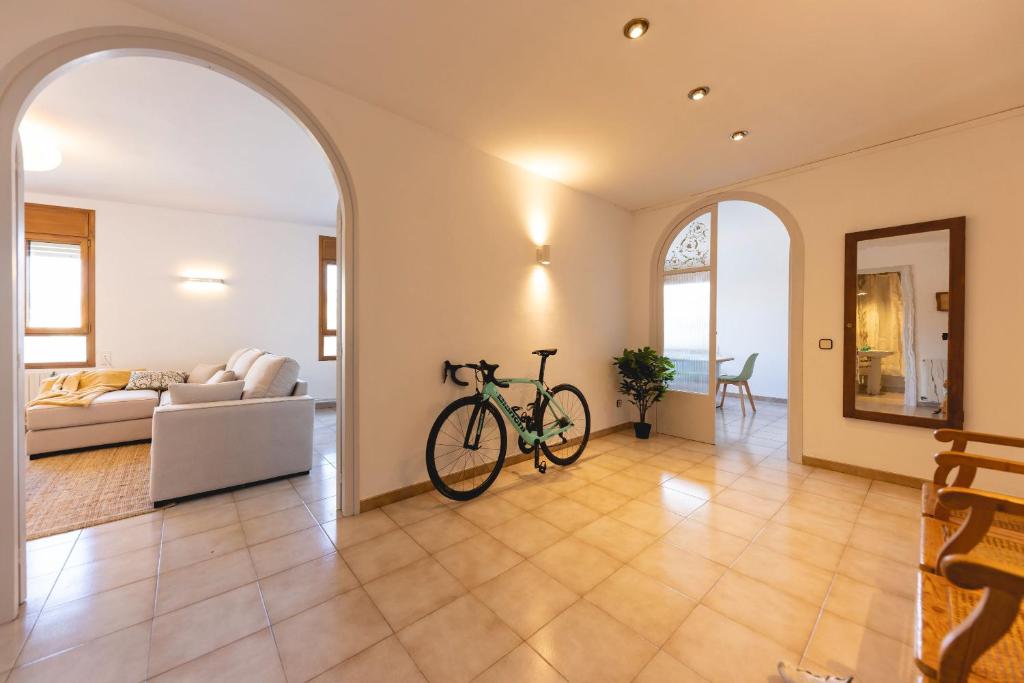 Jízda na kole v ubytování Bravissimo El Lleó, bright 4-bedroom apartment nebo okolí